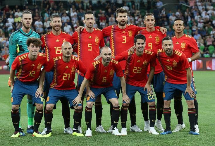 巨变！西班牙换了半只球队，巴萨仅2人入选10年之后终改变战术？