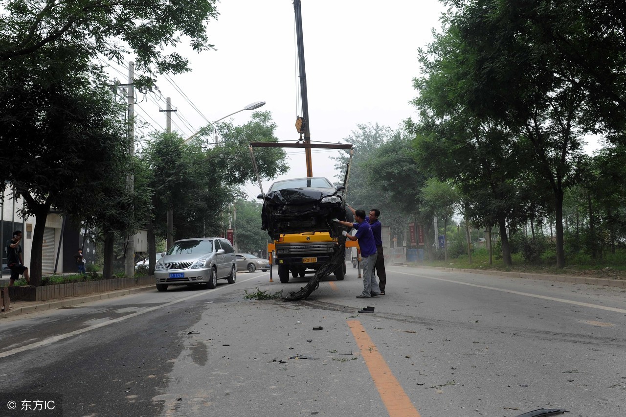 13年迈腾1.8t豪华版现在值得买吗,17年迈腾1.8t豪华版二手车多少钱