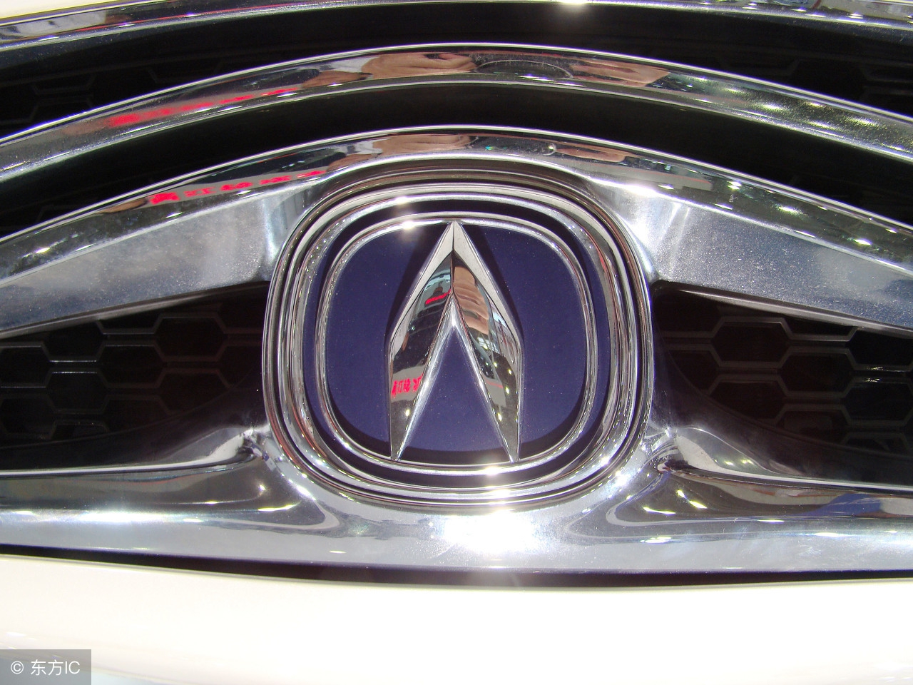 13年迈腾1.8t豪华版现在值得买吗,17年迈腾1.8t豪华版二手车多少钱