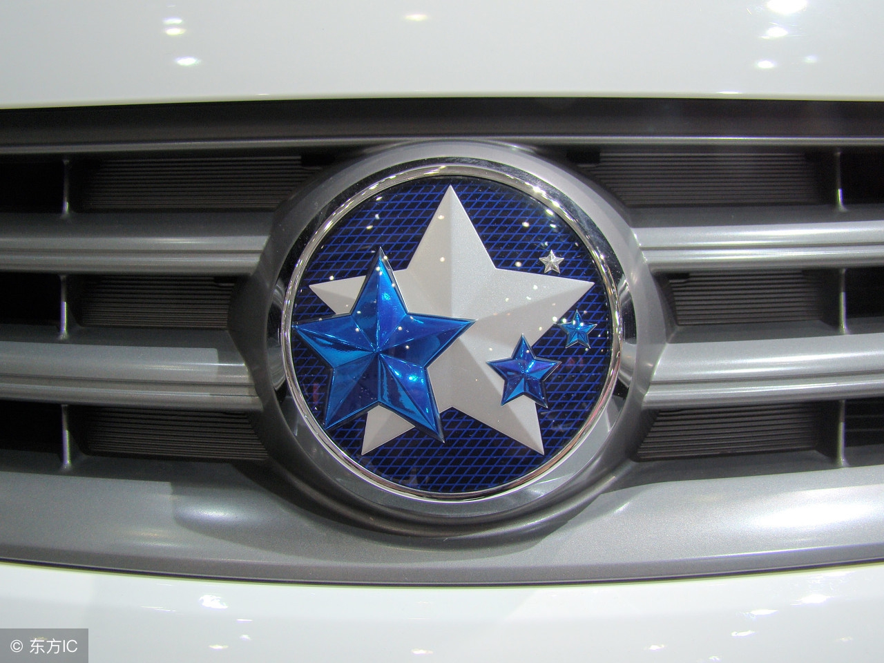 13年迈腾1.8t豪华版现在值得买吗,17年迈腾1.8t豪华版二手车多少钱