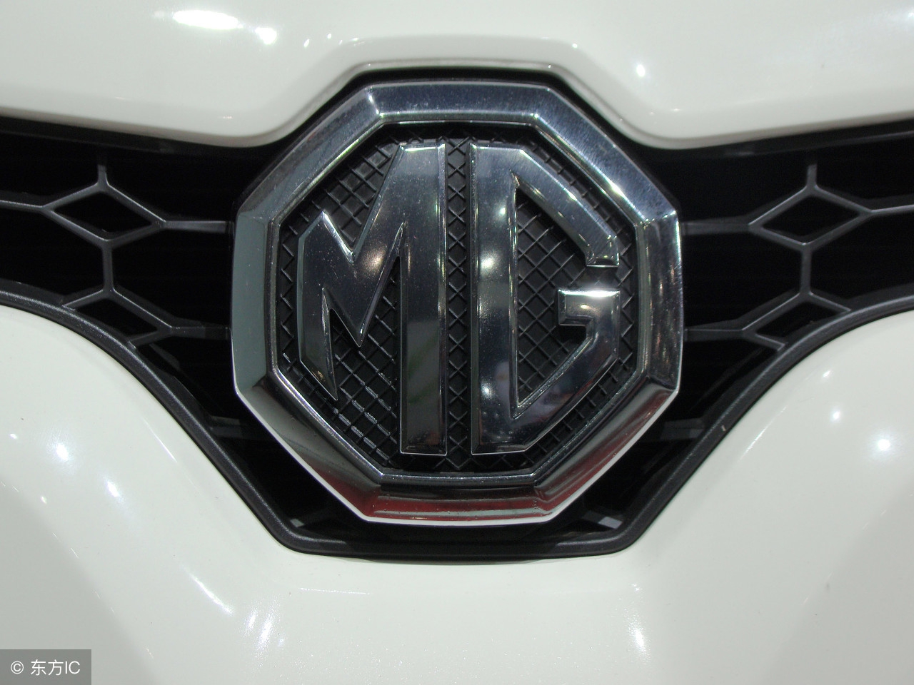 13年迈腾1.8t豪华版现在值得买吗,17年迈腾1.8t豪华版二手车多少钱