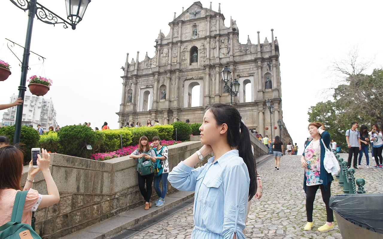 在景区玩高空项目,去一个景区看到蹦极