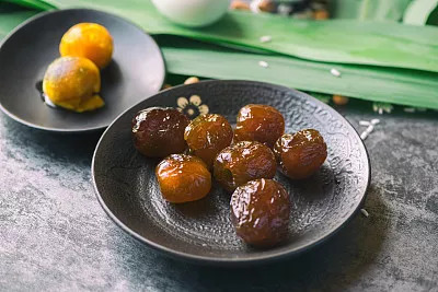 快别吃了！医生说吃多了龟苓膏、阿胶蜜枣、润喉糖、酸梅汤会……