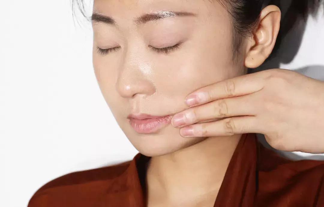 vc精华去法令纹,vc可以消除法令纹吗