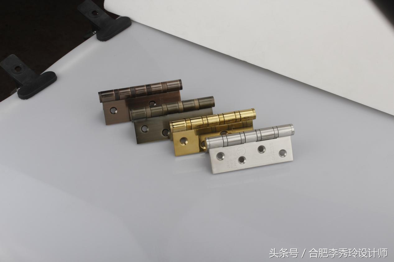 柜子上的小零件,装修时不重视,柜门准松动脱落,还得找木工重装