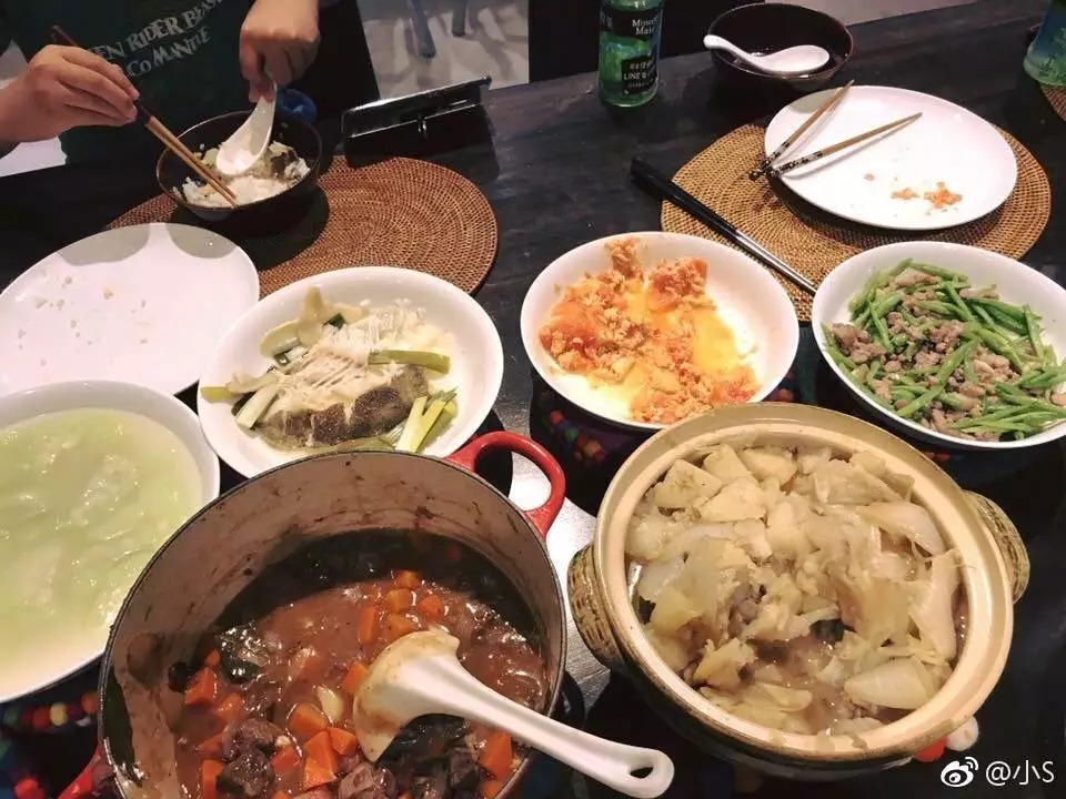 全智贤生完二胎，纤瘦似少女，小s与三个女儿合照像姐妹——产后恢复的好不好，决定了你是加速衰老还是逆生长！