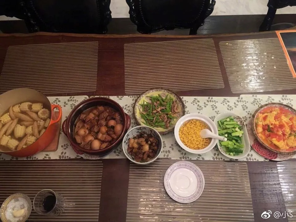 全智贤生完二胎，纤瘦似少女，小s与三个女儿合照像姐妹——产后恢复的好不好，决定了你是加速衰老还是逆生长！