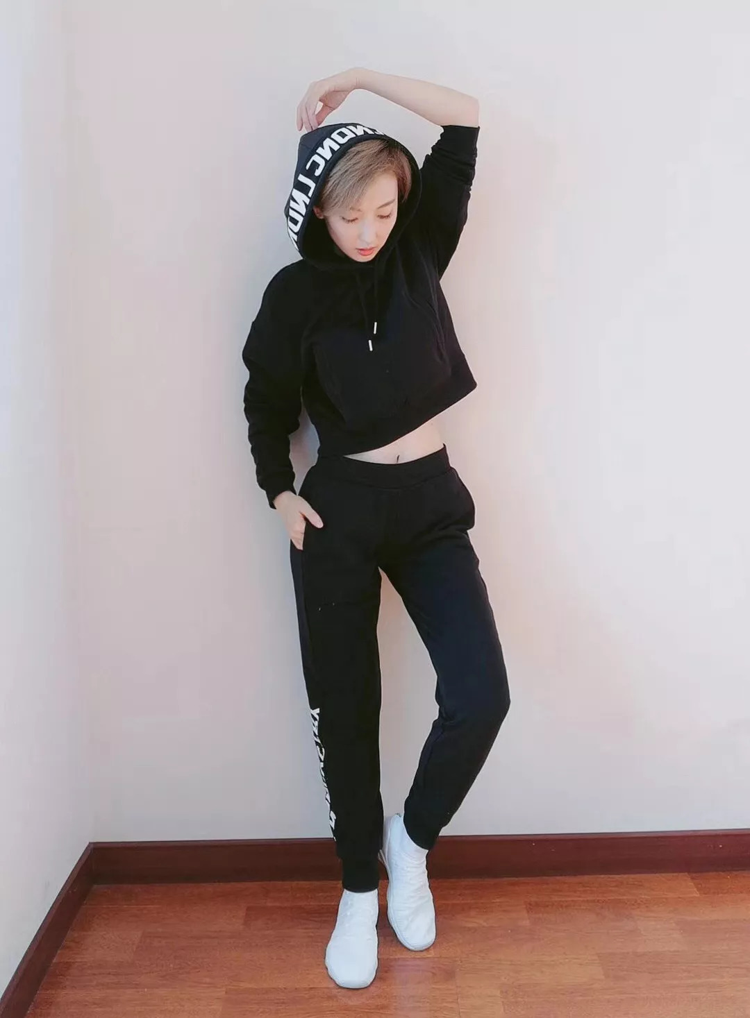 全智贤生完二胎，纤瘦似少女，小s与三个女儿合照像姐妹——产后恢复的好不好，决定了你是加速衰老还是逆生长！