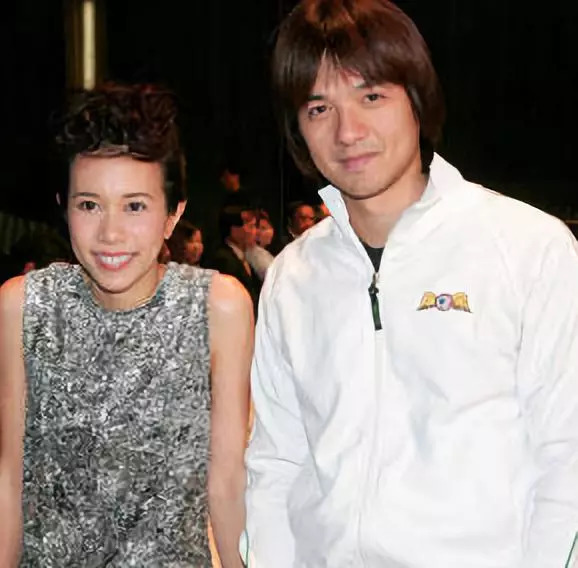 全裸拍写真,还撩倒过周星驰,48岁的她性感炸了!