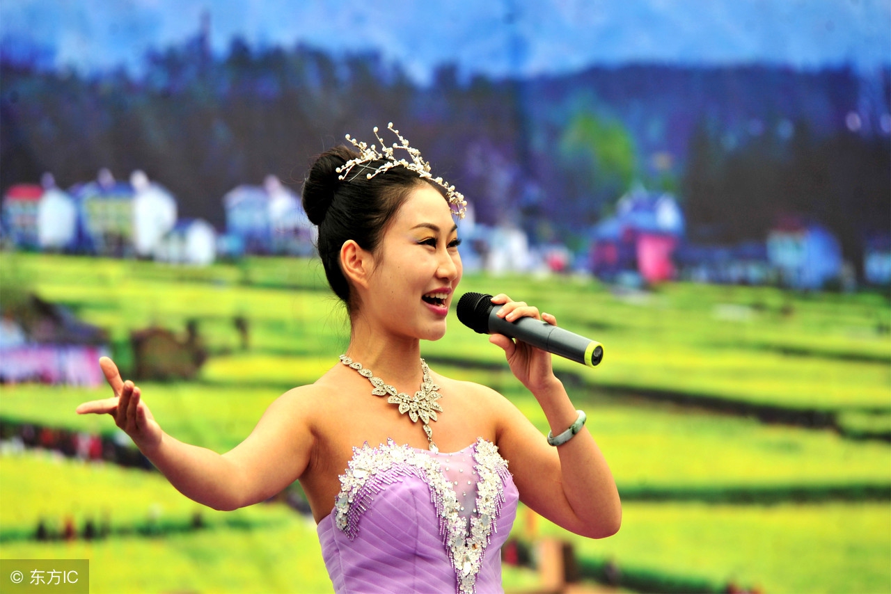 参加唱歌比赛发生突发状况该如何处理？