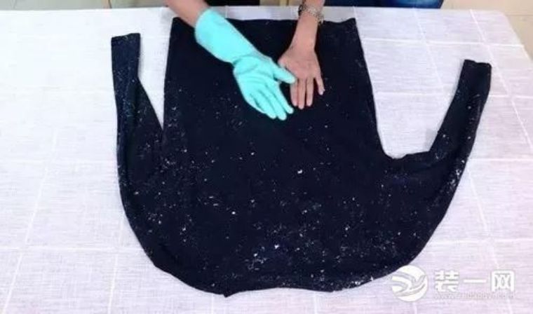 福鸽洗涤：洗衣机洗出来的衣物沾满纸屑怎么破？