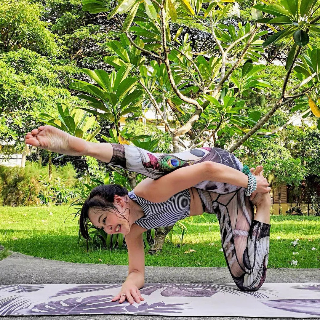 开胯，就要一步到位，不要怕疼，直接拉开