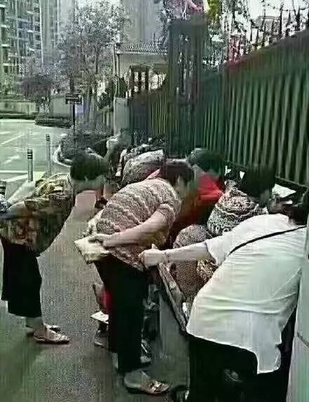 从此,TA留给你的只有背影