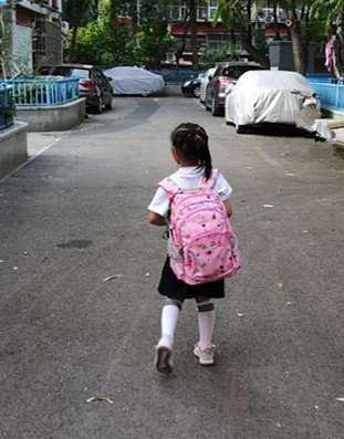 从此,TA留给你的只有背影