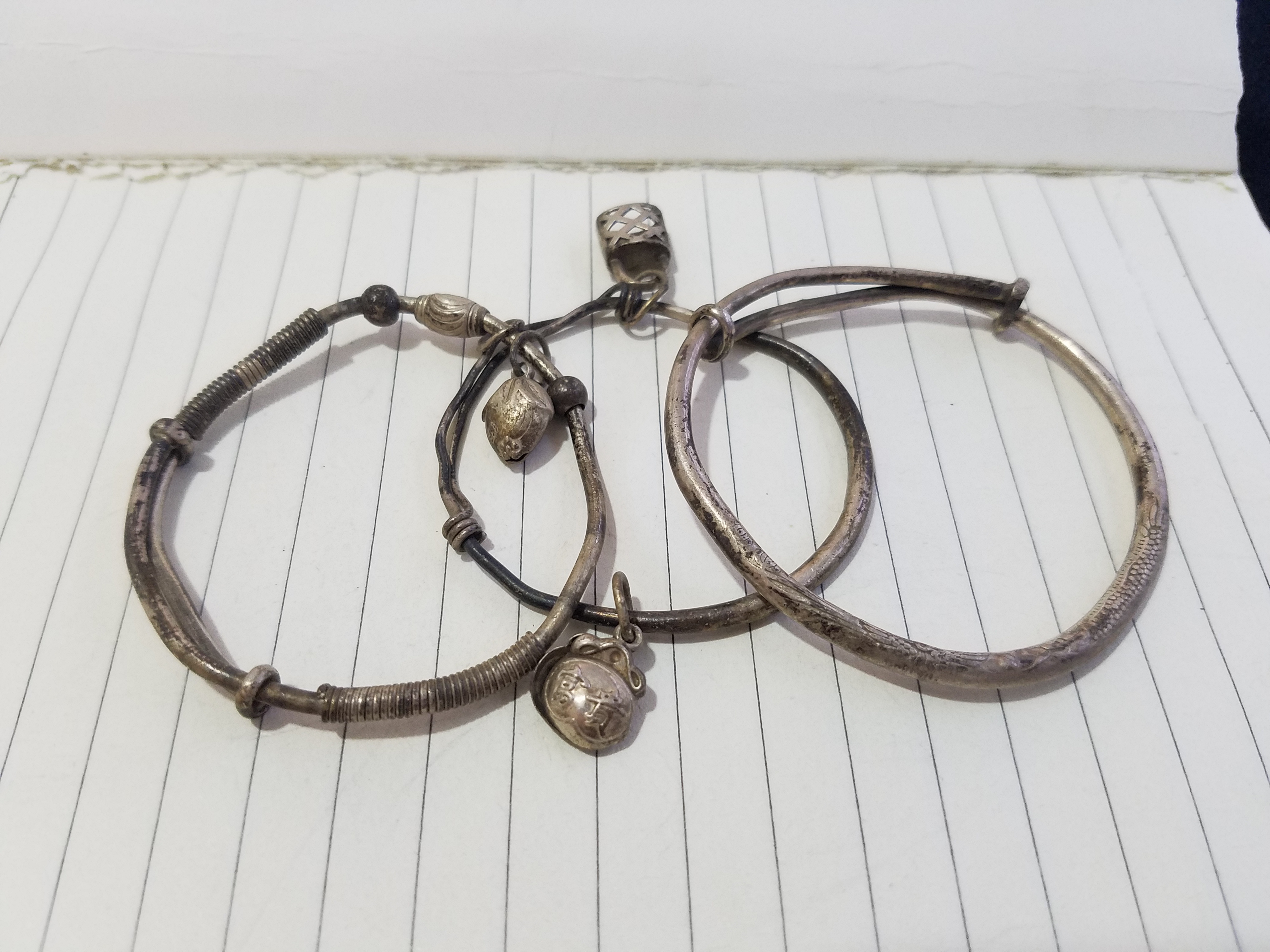 银手镯变黑是身体出问题了吗,银手镯变黑的原因是排毒素吗