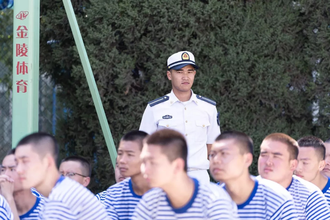 军训教官帅气出场,军训进行时英姿飒爽蓄势待发