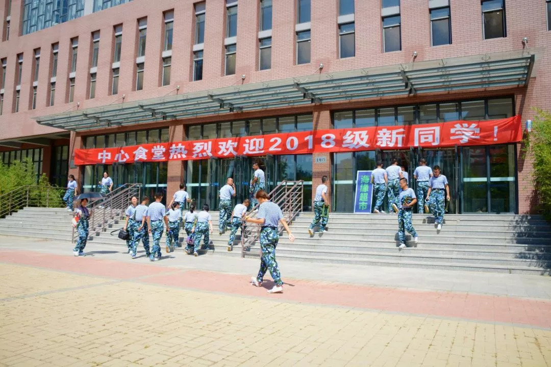 军训教官帅气出场,军训进行时英姿飒爽蓄势待发