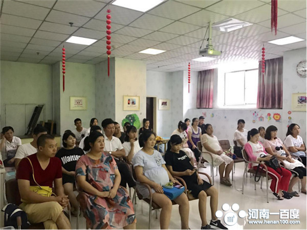 南阳圣玛医院孕妈咪课程回顾：无痛分娩，一起来“虐”爸分娩阵痛体验仪