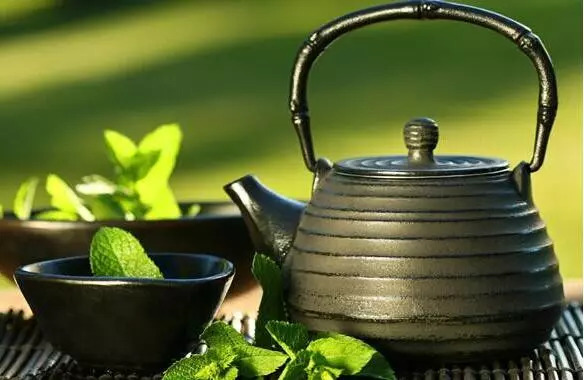 夏天清热降火自制凉茶,喝什么凉茶可以滋阴降火