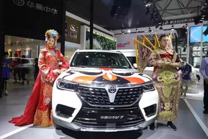 时尚与艺术的碰撞,时尚与艺术的美丽碰撞