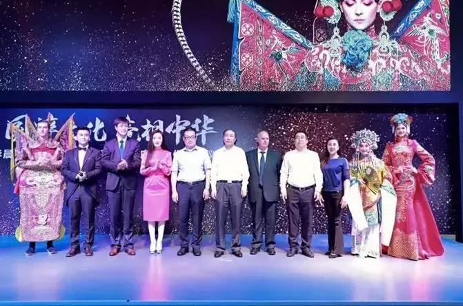 时尚与艺术的碰撞,时尚与艺术的美丽碰撞