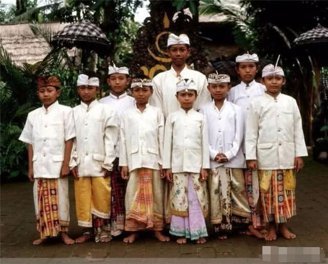 印度尼西亚是怎么形成一个国家的,印度尼西亚的人口数量是多少