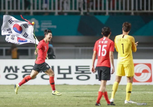 孙兴慜压力大?韩国男足亚运终夺冠,不然这两人会被韩媒体骂死!