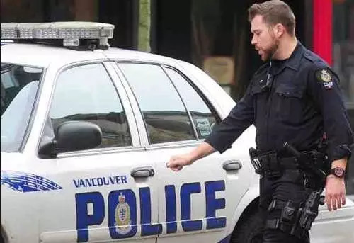 在中国撒泼打滚耍无赖的“熊老人”，来加拿大终于学乖了！