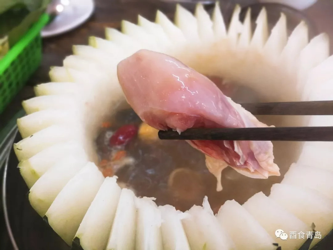 念念不忘的一家青岛粤菜餐厅，冬瓜锅涮清远鸡，连锅都能吃