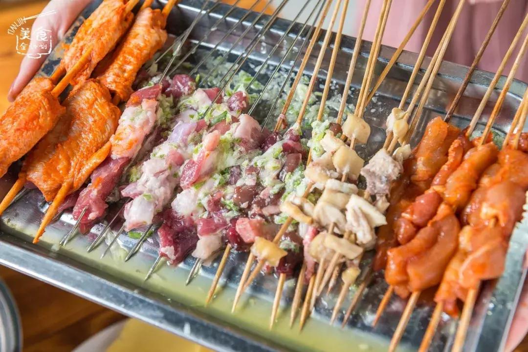 3斤半鸡肉做锅底！天津真理道这家接地气老店，烤串更是有名气！