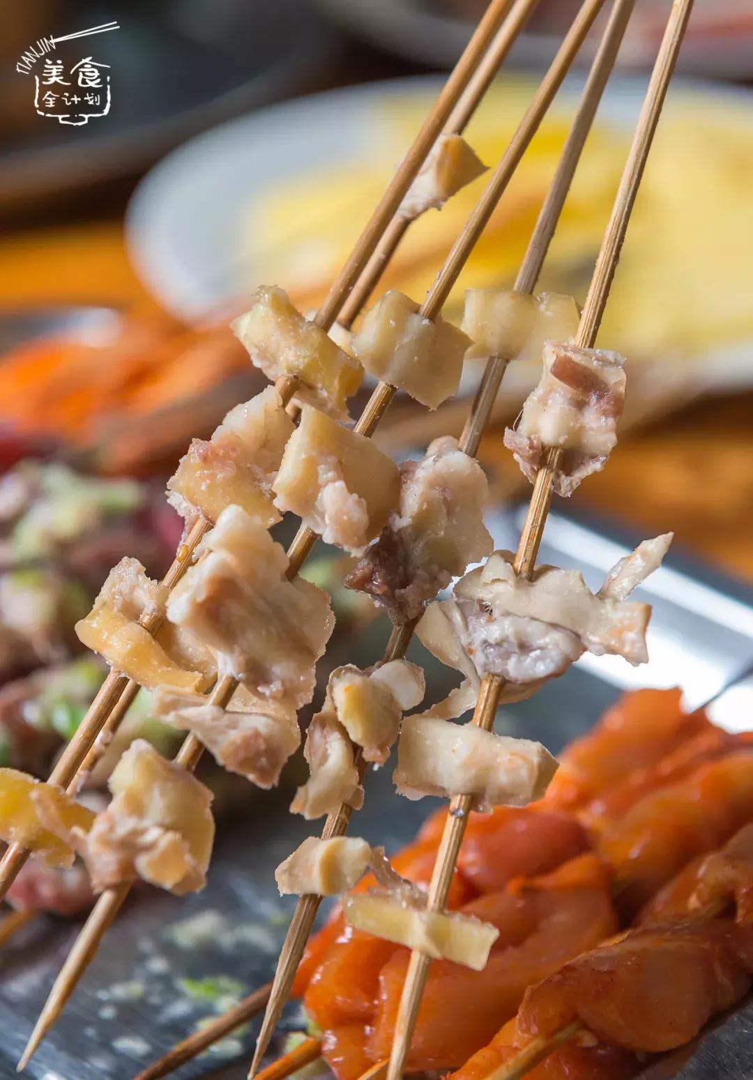 3斤半鸡肉做锅底！天津真理道这家接地气老店，烤串更是有名气！