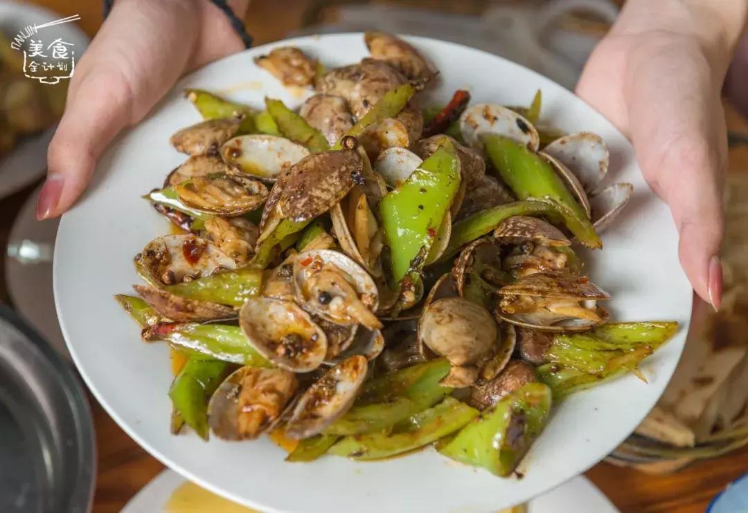 3斤半鸡肉做锅底！天津真理道这家接地气老店，烤串更是有名气！