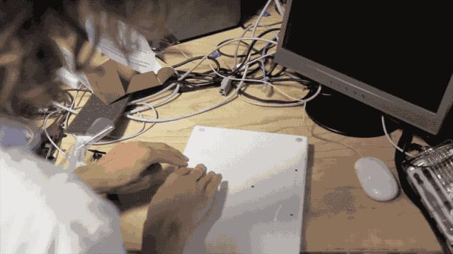 现在手机换电池越来越麻烦,给手机换电池能解决什么问题