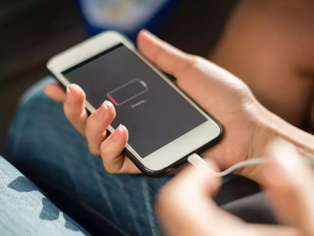 现在手机换电池越来越麻烦,给手机换电池能解决什么问题