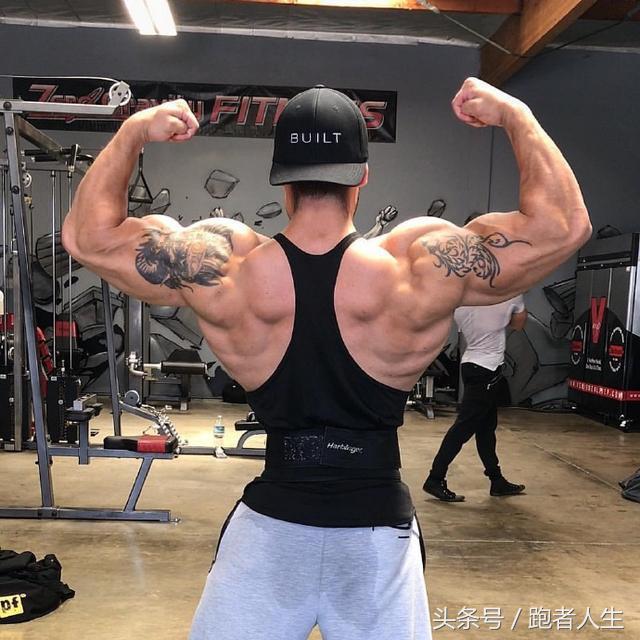 健身不仅可以增肌减肥，还能“矫正驼背”！