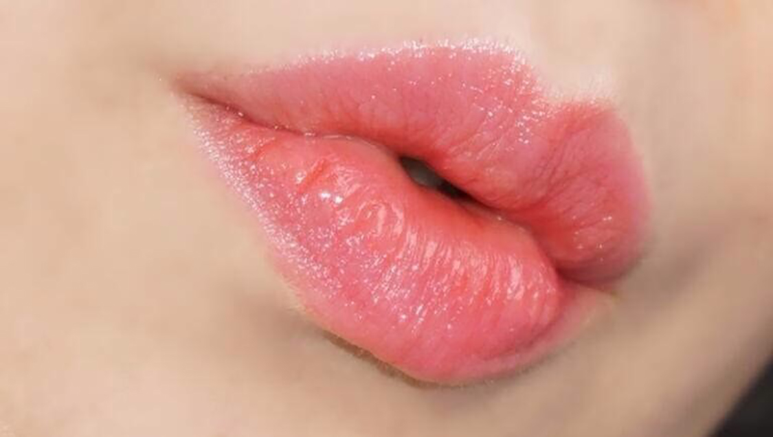 迪奥变色唇膏和雅诗兰黛润唇膏,迪奥变色润唇膏007怎么样