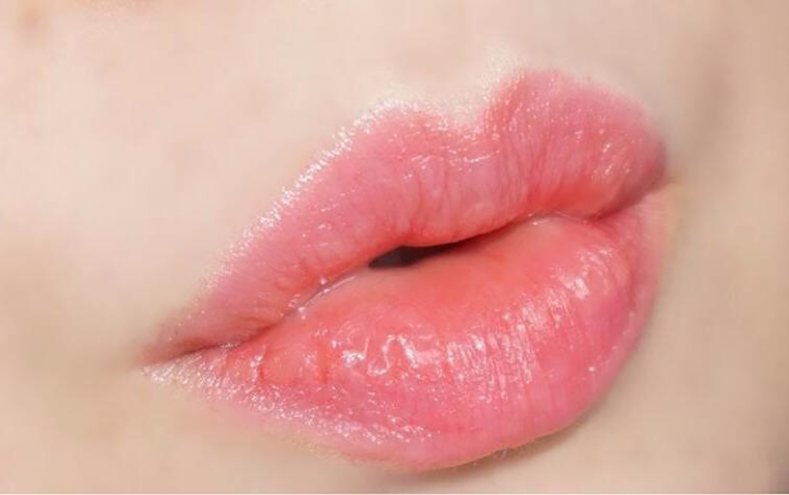 迪奥变色唇膏和雅诗兰黛润唇膏,迪奥变色润唇膏007怎么样