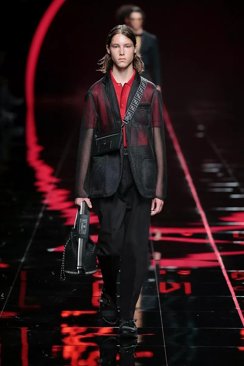 fendi2018春夏男装秀场,fendi秀场2022观众席