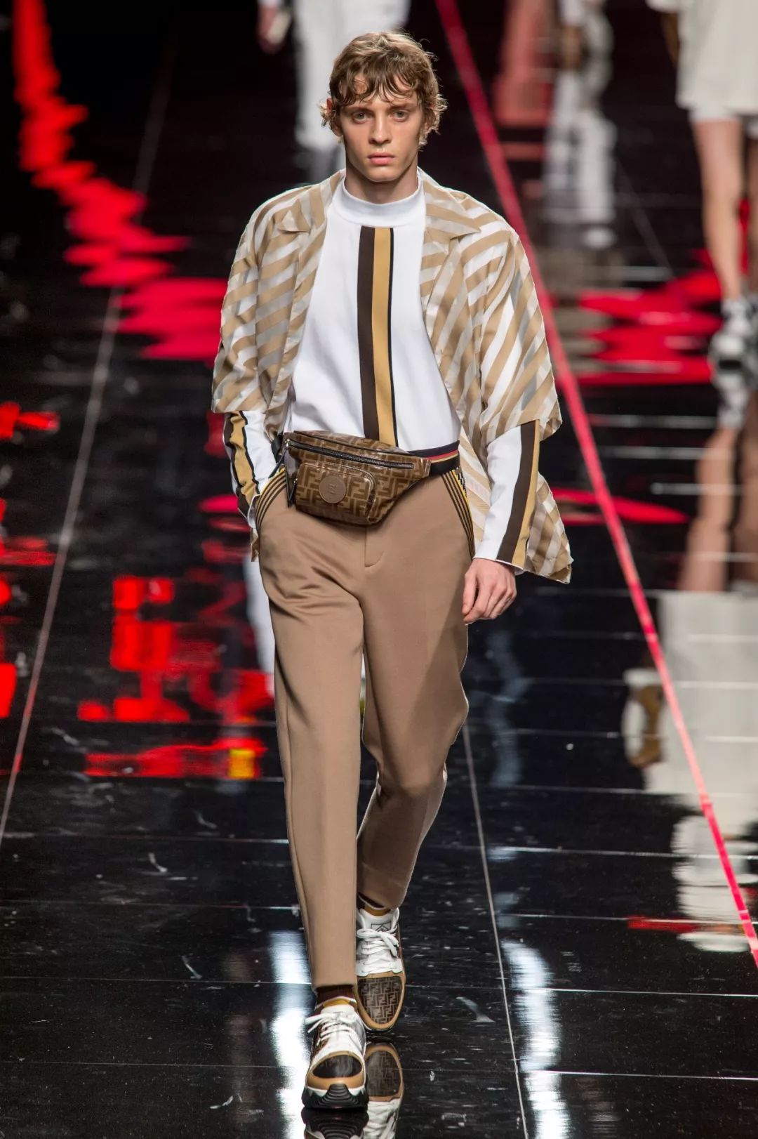 fendi2018春夏男装秀场,fendi秀场2022观众席