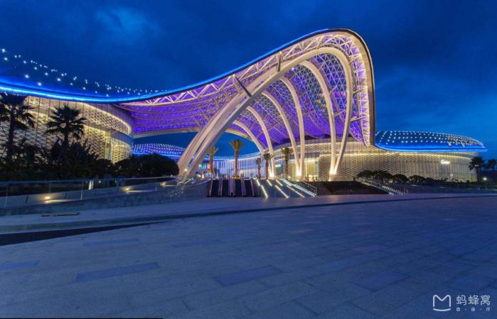 三亚旅游吃海鲜住宿攻略,三亚奥特莱斯购物攻略