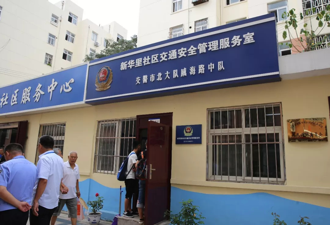 可以通过政务平台补办驾驶证,社区服务中心办驾驶证换证