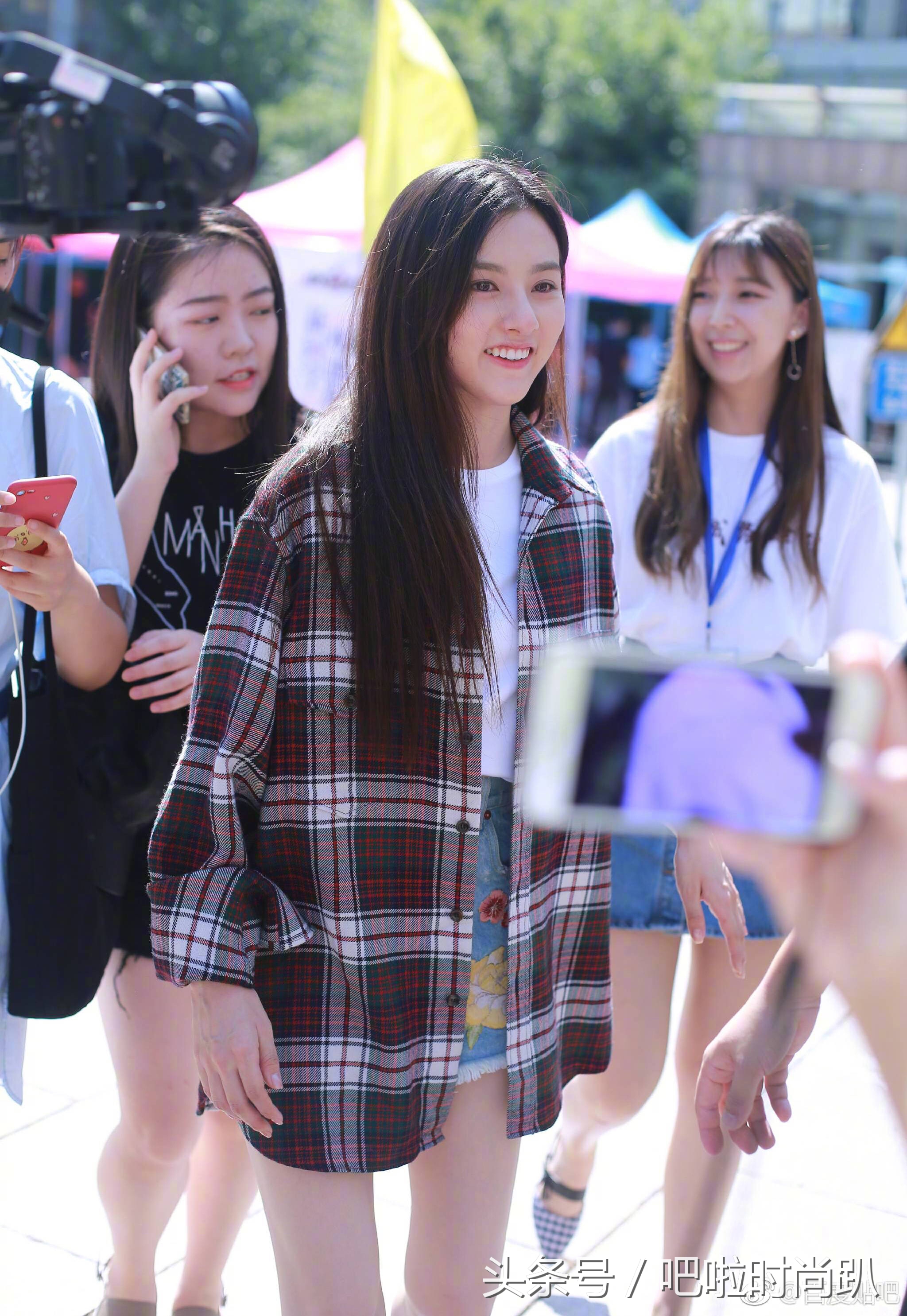 女演员宋祖儿清纯可爱时尚写真,女明星港风造型宋祖儿