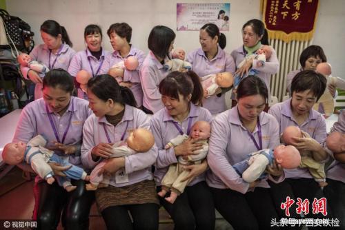 快速办月嫂上岗证要多少钱一个月,办一个月嫂上岗证得多少钱考