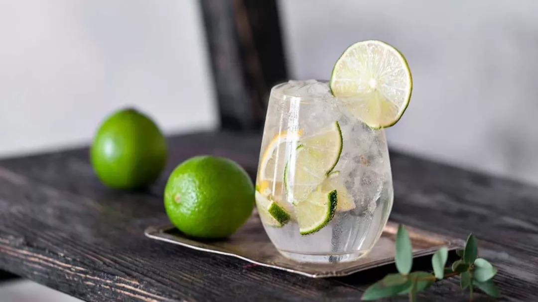 圣培露巴黎水哪个好,巴黎水和圣培露测评