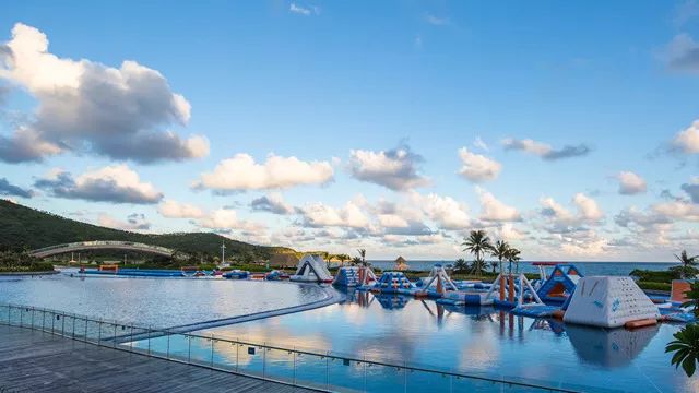 弄一个室外水上乐园,在野外制造一个水上乐园