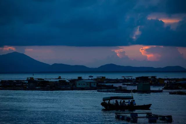 弄一个室外水上乐园,在野外制造一个水上乐园