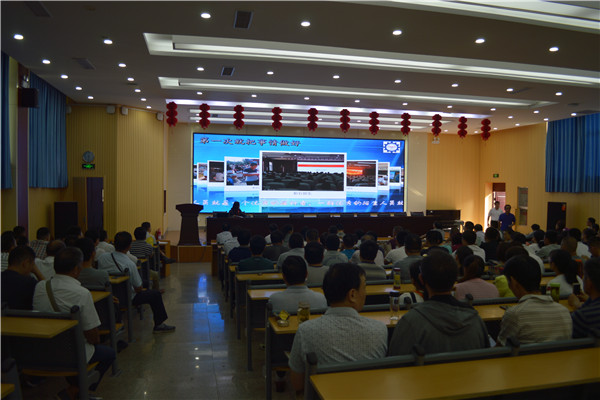 校长引领教师专业成长培训心得,引领青年教师专业成长的做法