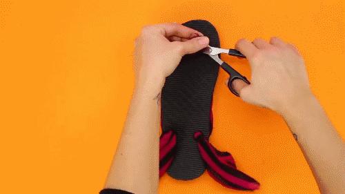 旧的t恤不要丢剪一下就很时尚,如何利用旧t恤变废为宝简单版