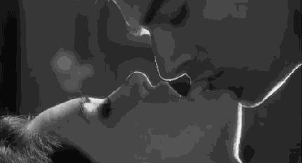 让男人瞬间爱上你的聊天技巧,让男人心动的接吻方式