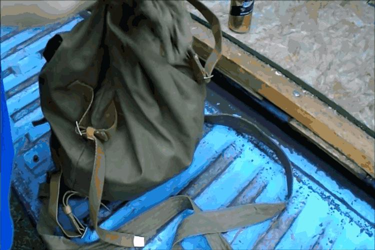 苏军连背包都比德军简单粗暴，极似一个麻袋，就像一群流浪汉！